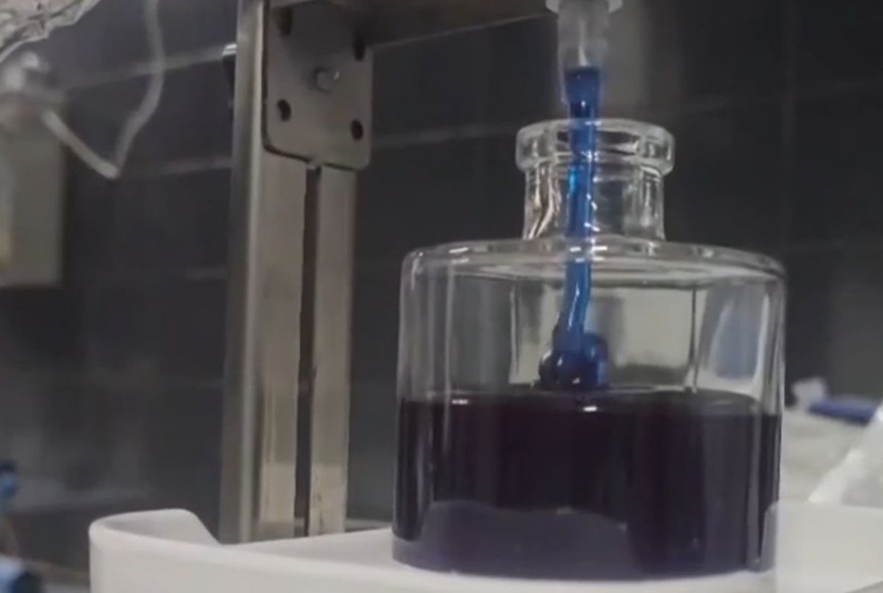 Τι είναι το μπλε μέλι που γίνεται ανάρπαστο