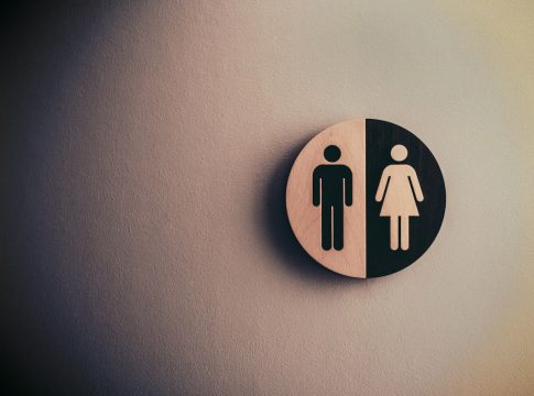 ΕΕ: Παραμένει το μισθολογικό χάσμα ανδρών και γυναικών – Το σημαντικό κομμάτι του παζλ που λείπει