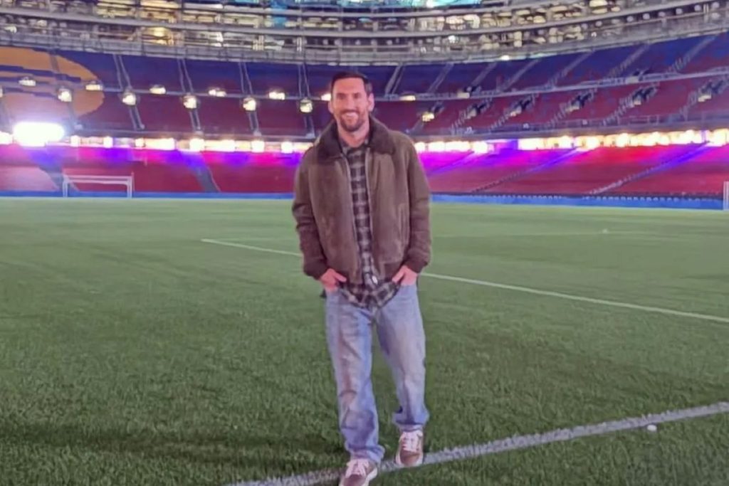 Επικό σκηνικό στη Βαρκελώνη: Ζευγάρι είδε τον Μέσι να περνάει πίσω του και έγινε viral (vid)