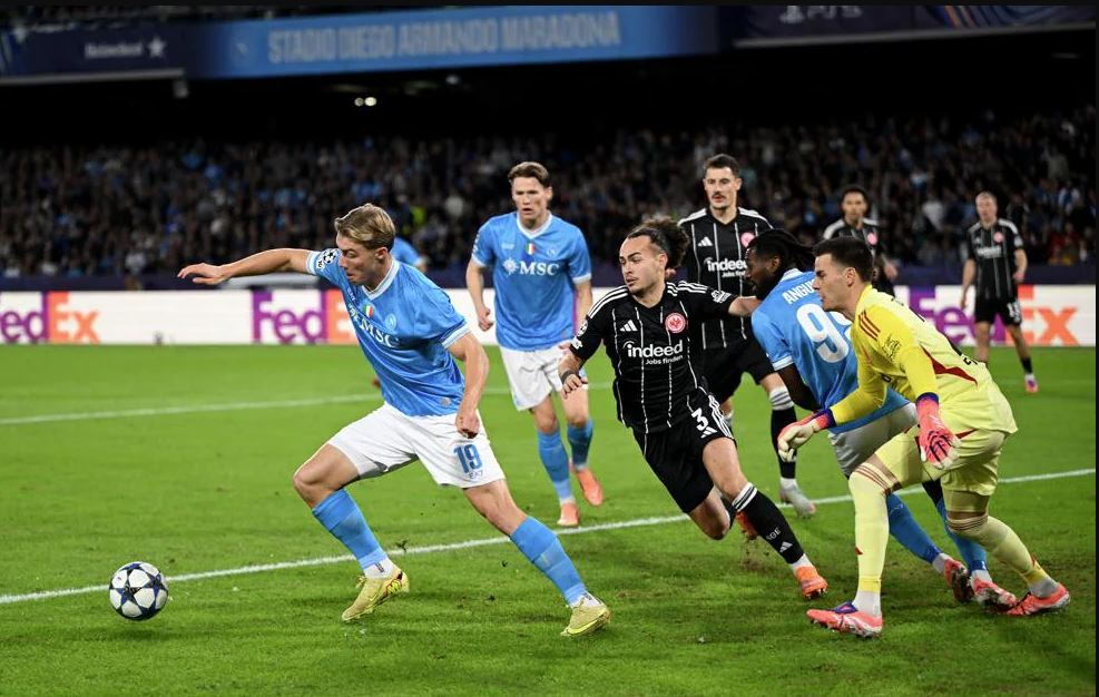 LIVE: Νάπολι – Άιντραχτ Φρανκφούρτης