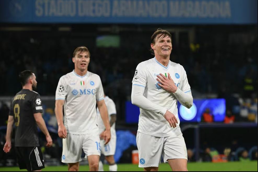 Νάπολι-Καραμπάγκ 2-0: «Καθάρισαν» στο δεύτερο μέρος οι «παρτενοπέι» (vid)