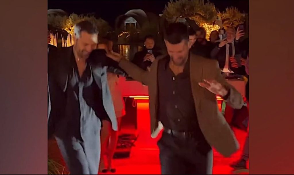 Φοβερά βίντεο: Το συρτάκι του Τζόκοβιτς με τον Αργυρό, η «Πανσέληνος» του Ροντινέι και το ντουέτο με τον τραγουδιστή!