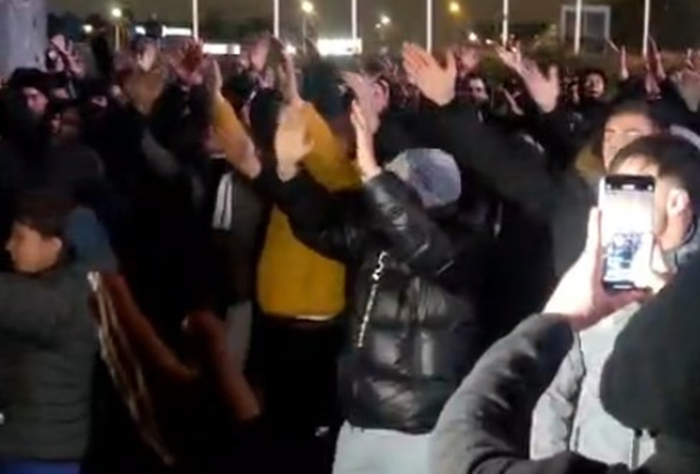 Χαμός έξω από την «Belgarde Arena»: Οπαδοί της Παρτίζαν διέκοψαν την προπόνηση και απείλησαν να μπουν στο γήπεδο (vid)