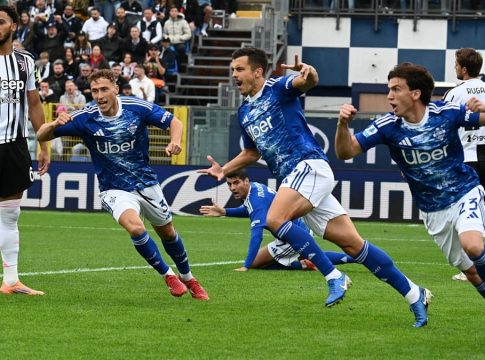 Ο Σεσκ κόντρα σε όλους: Πώς η Κόμο καταρρίπτει κλισέ και… ποδοσφαιρική λογική και πρωταγωνιστεί στη Serie A