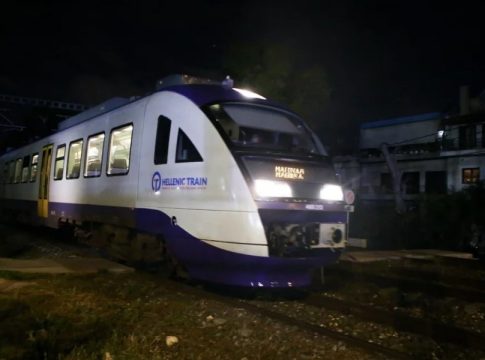 Σύγκρουση αμαξοστοιχίας του Προαστιακού με μοτοσυκλέτα στη Λένορμαν – Εγκατέλειψε το σημείο ο οδηγός της μηχανής