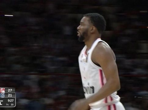 Έπος: Ο κόσμος του Ολυμπιακού έκανε τον σταυρό του μετά το πρώτο καλάθι του Έβανς (vid)