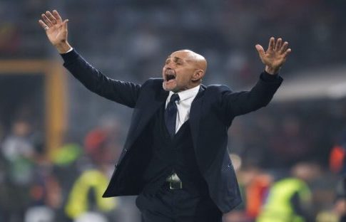 Θέαμα στο Φάληρο & φανέλα «πούπουλο»