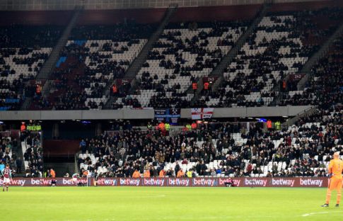 Θαρραλέα κεράσια & άδειες κερκίδες