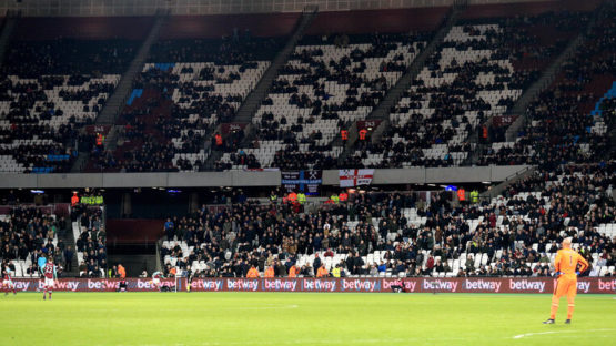 Θαρραλέα κεράσια & άδειες κερκίδες