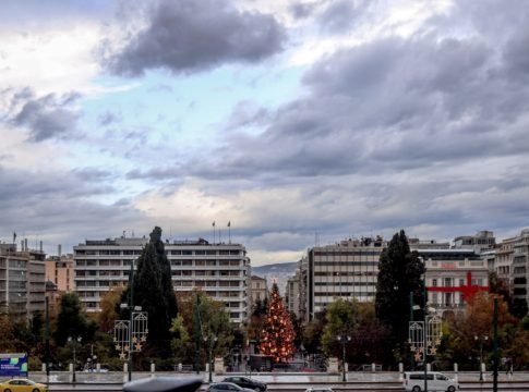 Καιρός: Πτώση θερμοκρασίας, βροχές και καταιγίδες το Σάββατο – Πού θα έχουμε έντονα φαινόμενα