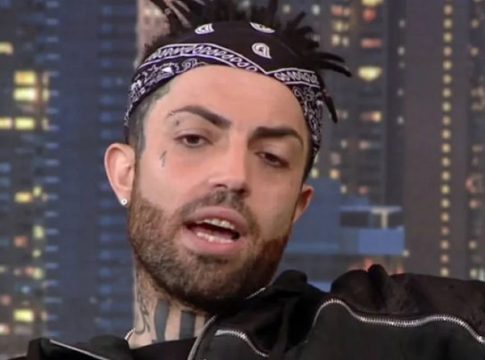 Αγνώριστος και μακριά από το τραγούδι σήμερα ο ράπερ Tus – Δείτε εικόνες