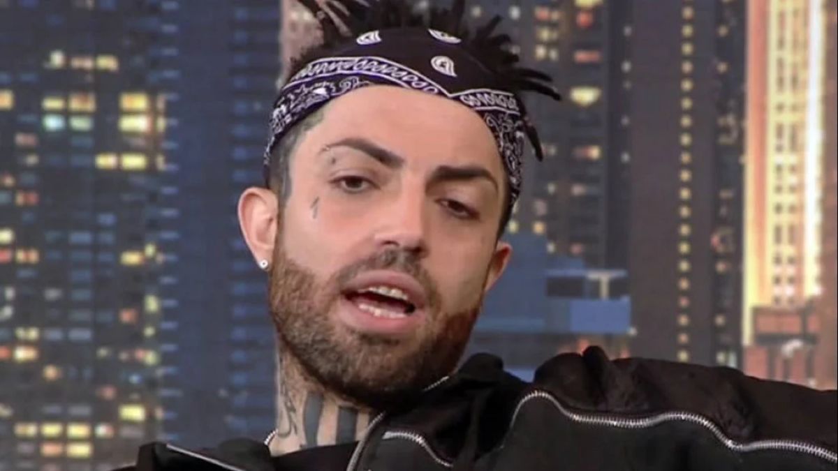 Αγνώριστος και μακριά από το τραγούδι σήμερα ο ράπερ Tus – Δείτε εικόνες