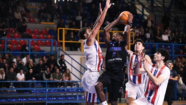 Δόξα Λευκάδας (77-68) και Πρωτέας Βούλας (69-80) παρέμειναν στην πρώτη θέση