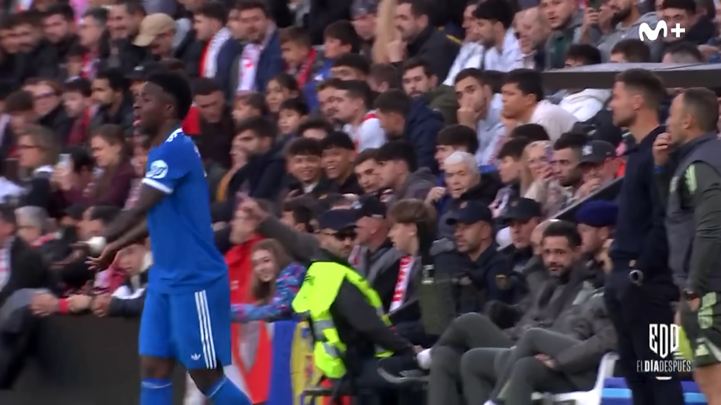 Δεν σταματά την… γκρίνια ο Βινίσιους – Τα έβαλε με προπονητή, συμπαίκτη και οπαδό της… Ράγιο (vid)