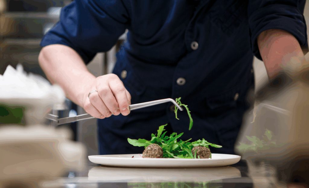 Αυτός είναι ο τηλεοπτικός σεφ που συνελήφθη για χρέη προς το Δημόσιο