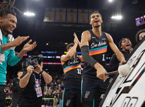 NBA: Οι Σπερς διέλυσαν τους Θάντερ και… χτίζουν σερί (130-110)