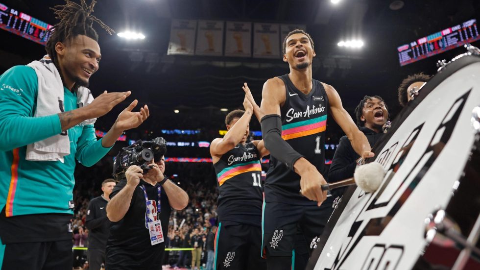 NBA: Οι Σπερς διέλυσαν τους Θάντερ και… χτίζουν σερί (130-110)