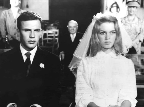 «Κανείς δεν είναι ασφαλής όταν με ερωτεύεται» – Οι τέσσερις γάμοι και οι διάσημοι έρωτες της Μπριζίτ Μπαρντό