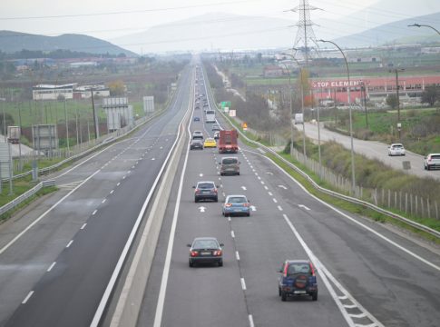 Αγρότες: Βελτιωμένη η κατάσταση στο εθνικό οδικό δίκτυο – Με χαμηλές ταχύτητες η διέλευση από τα μπλόκα