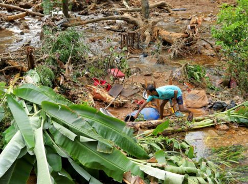 Νοτιοανατολική Ασία: Πάνω από 800 οι νεκροί από τις πλημμύρες – Τρομάζει το μέγεθος της καταστροφής