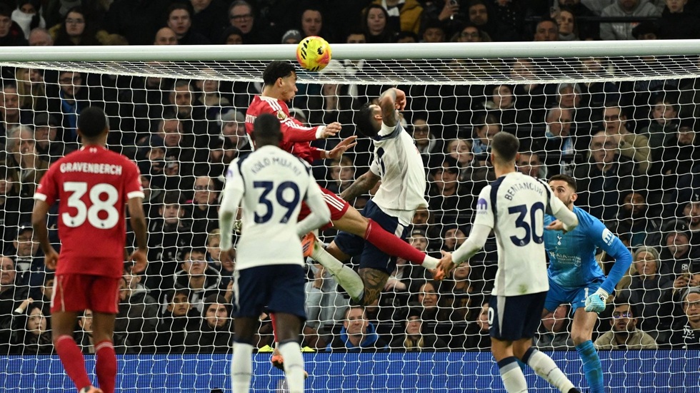 Tότεναμ – Λίβερπουλ 1-2: Οι φορ «καθάρισαν» για τους «κόκκινους» που πέρασαν από το Λονδίνο