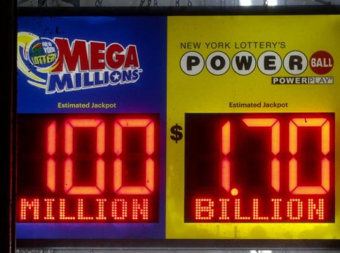 Powerball: Ένας υπερτυχερός κέρδισε 1,8 δισ. δολάρια στο τζακπότ παραμονή των Χριστουγέννων