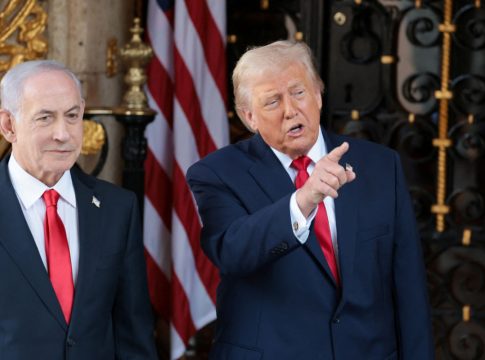 Τραμπ και Νετανιάχου συναντώνται στο Μαρ-α-Λάγκο – «Πρέπει να αφοπλίσουμε τη Χαμάς», απειλές στο Ιράν