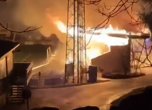 Αδιανόητο σκηνικό στη Φινλανδία: Νεαρός οπαδός έβαλε φωτιά στο γήπεδο της ομάδας του μετά τον υποβιβασμό (vid)