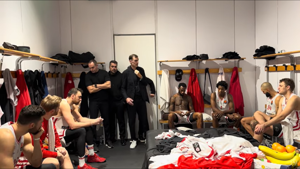 Ολυμπιακός: Η ομιλία του Μπαρτζώκα στα αποδυτήρια και η αντίδραση του κόσμου μετά το «διπλό»