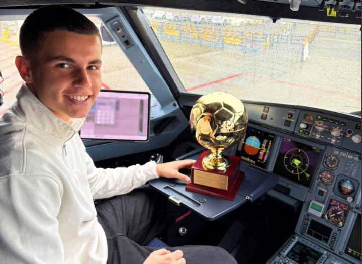 Με Μουζακίτη σε ρόλο… πιλότου το βραβείο Golden Boy Web ήρθε στην Ελλάδα (vid)