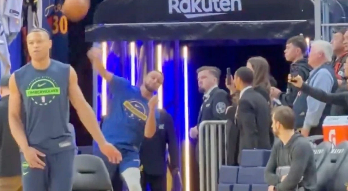 Πόσα θες να μας «τρελάνεις» ρε Κάρι; – Ευστόχησε σε σουτ από την είσοδο των αποδυτηρίων (vids)