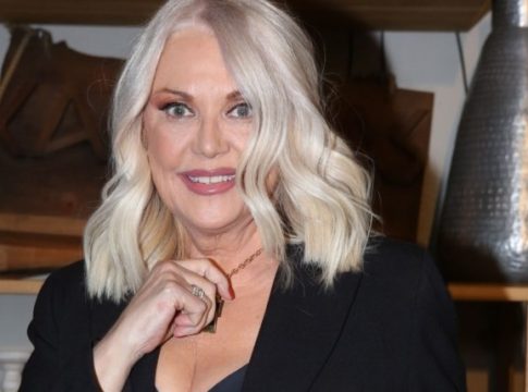 Η Ρούλα Κορομηλά σε μια ανάρτηση όλο νόημα: «Ουρλιαχτά, φωνές, τσιρίδες. Την κλείνω»