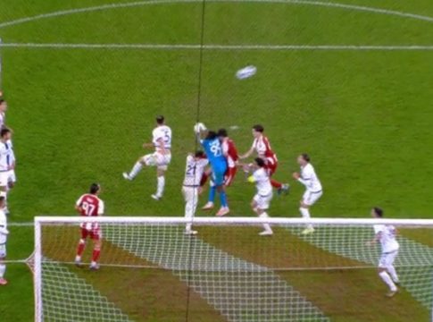 Ο Ευαγγέλου δεν έδωσε πέναλτι στον Ολυμπιακό – «Έκλεισε» τα μάτια στο χτύπημα του Ραμίρες στον Μπιανκόν (vid)