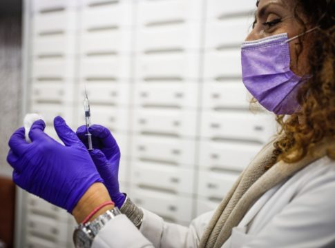 Βρετανία: Κλειστά σχολεία και υποχρεωτική η χρήση μάσκας – «Σαν την εποχή της πανδημίας»