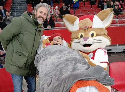 Η τελευταία επιθυμία ενός οπαδού του Άγιαξ έμεινε ανεκπλήρωτη λόγω αναβολής! (pics)