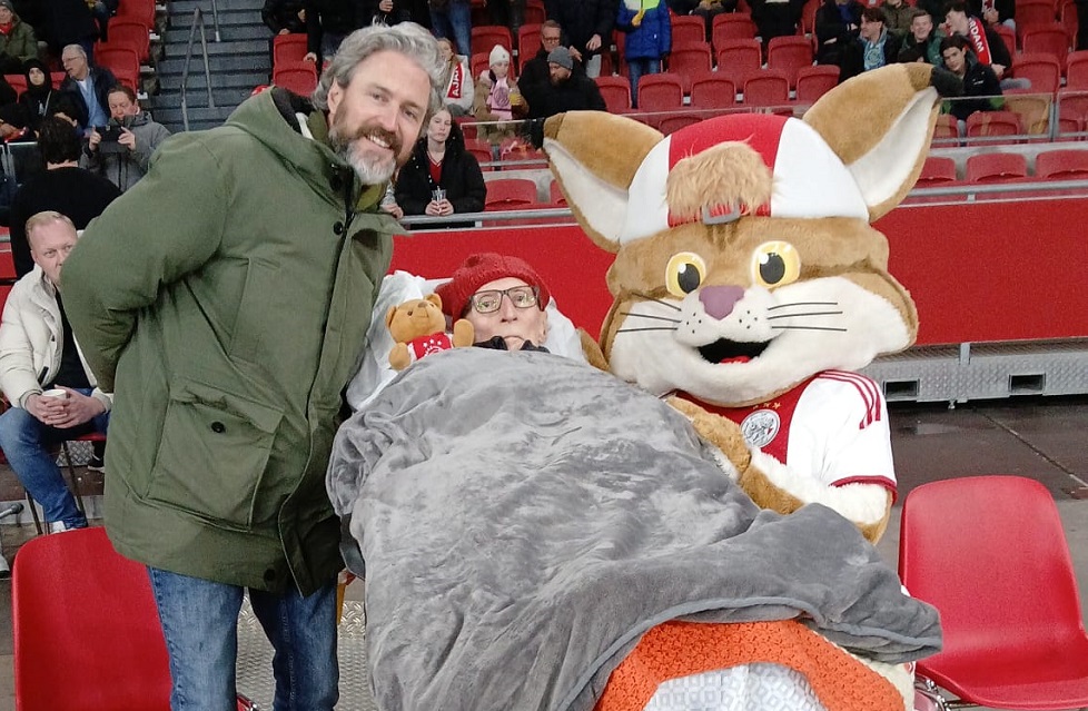 Η τελευταία επιθυμία ενός οπαδού του Άγιαξ έμεινε ανεκπλήρωτη λόγω αναβολής! (pics)