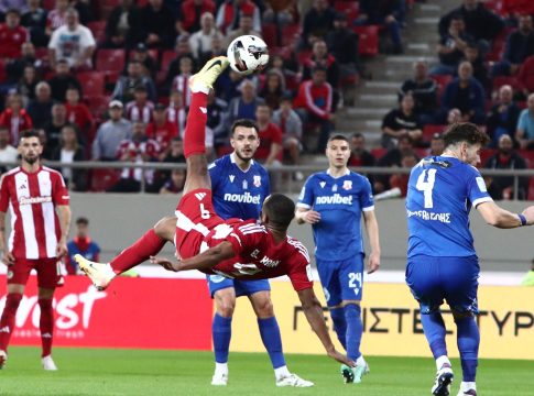 H τέχνη του bicycle kick: Τα εντυπωσιακά ψαλιδάκια του Ελ Κααμπί (vids)