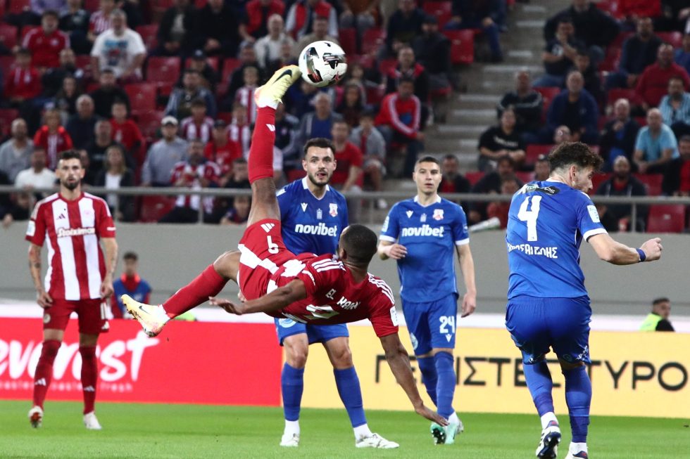 H τέχνη του bicycle kick: Τα εντυπωσιακά ψαλιδάκια του Ελ Κααμπί (vids)