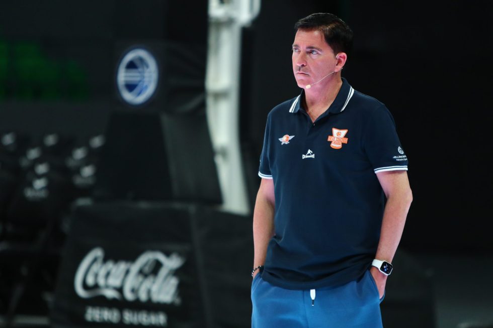 Πασκουάλ: «Έχει πολύ αναγνωρίσιμο DNA ο Ολυμπιακός – Ο Βεζένκοφ ένας από τους καλύτερους, αν όχι ο κορυφαίος»