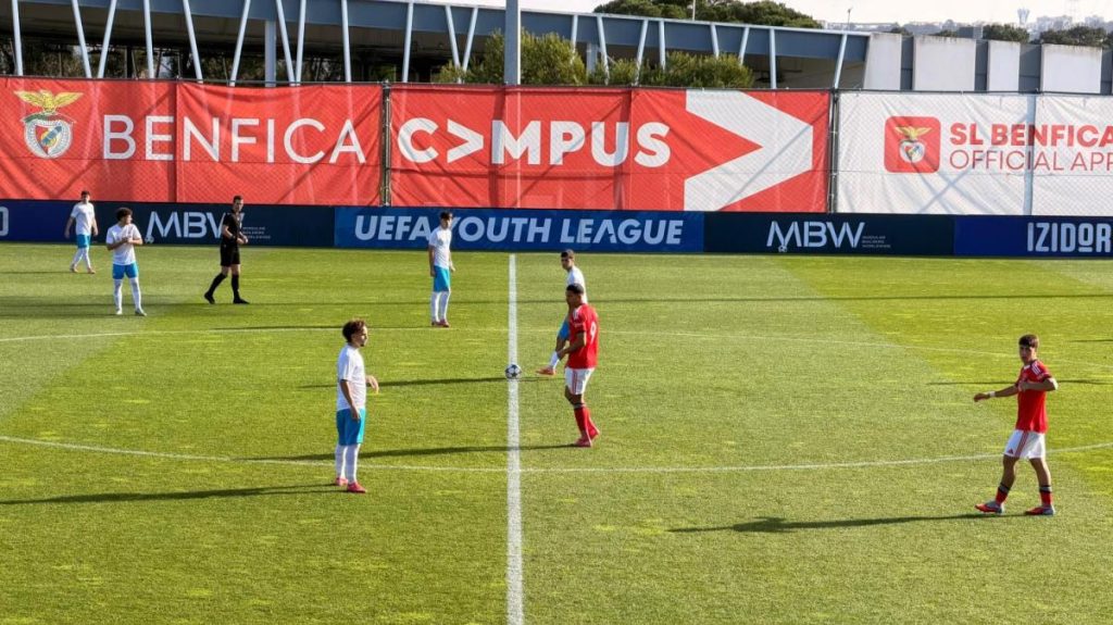 Απίστευτο: Οι «μικροί» της Μπενφίκα σκόραραν α λα… Σκούφαλη-Σιαλμά (vid)