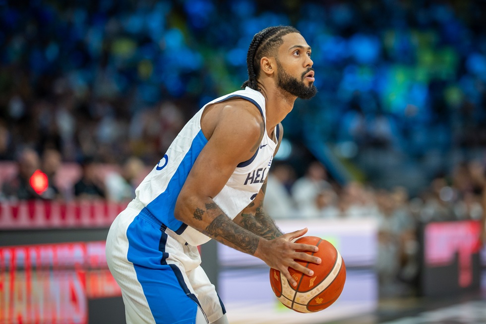 Η FIBA αλλάζει τους όρους για τους νατουραζιλέ – Τι ισχύει με τον Ντόρσεϊ