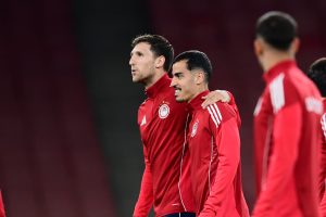 Ο Ρέτσος σε ρόλο… δασκάλου μαθαίνει ελληνικά στον Τσικίνιο και το αποτέλεσμα είναι απολαυστικό (vid)