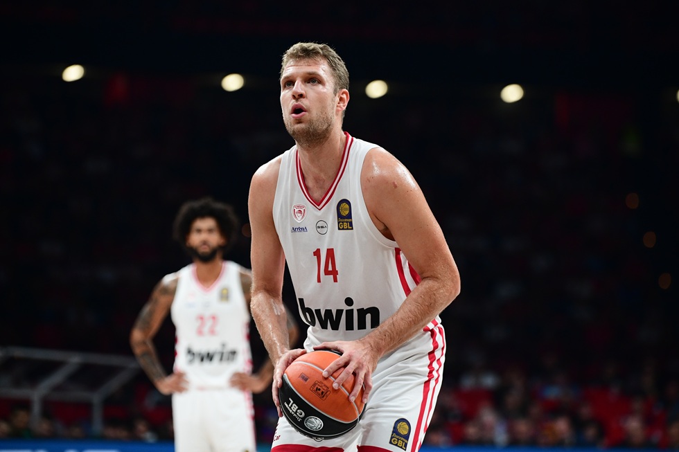 Βεζένκοφ ενόψει Βίρτους: «Απαιτητικό παιχνίδι – Παίζουν σκληρά στην έδρα τους»