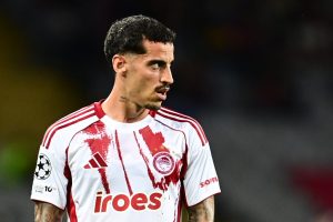 Απίθανη! Η κόρη του Τσικίνιο τραγουδάει με πάθος τον ύμνο του Ολυμπιακού! (vid)