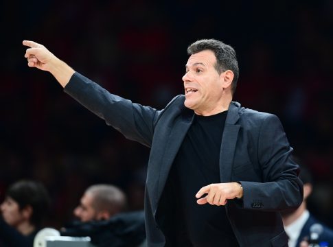 Τρομερό περιστατικό: Ο Ιτούδης δέχθηκε τεχνική ποινή επειδή… τρελάθηκε με την άμυνα του παίκτη του (vid)