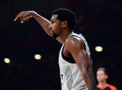 Φερνάντο για τα σενάρια για Τζόουνς και Ολυμπιακό: «Πρώτη φορά το ακούω, θα συνεχίσουμε να βασιζόμαστε πάνω του»