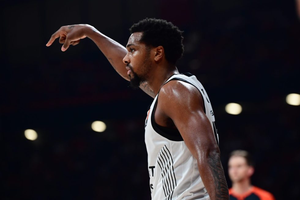 «Αυτό είναι το συμβόλαιο που προσφέρει στον Τζόουνς o Ολυμπιακός»