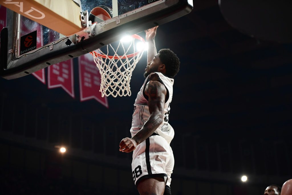 Ολυμπιακός: Ο Ταϊρίκ Τζόουνς και η μπάλα στο «ζωγραφιστό»