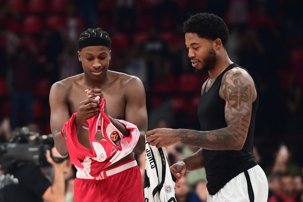 Γιατί η περίπτωση του Τζόουνς θυμίζει… Νιλικίνα – Η ιδιαίτερη σχέση, οι αγκαλιές στο ΣΕΦ και στη… μέση ο Ολυμπιακός