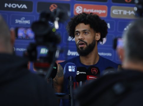 Ντόρσεϊ: «Παίζουμε στην έδρα μας και πρέπει να κερδίσουμε»